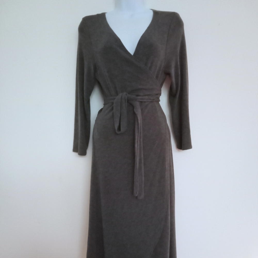 NWT🎁 FREE GIFT IS INCLUDED 🎁 Wrap Dress V- Neck, High Split, Midi - Picture 9 of 13
